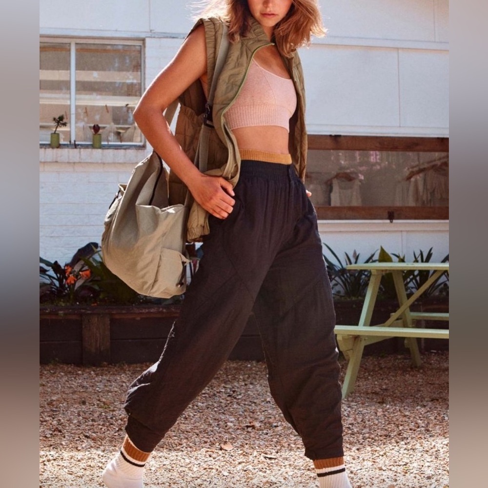 🏷️ Free People Movement Flipside Quilted Pants in Black Size XS New